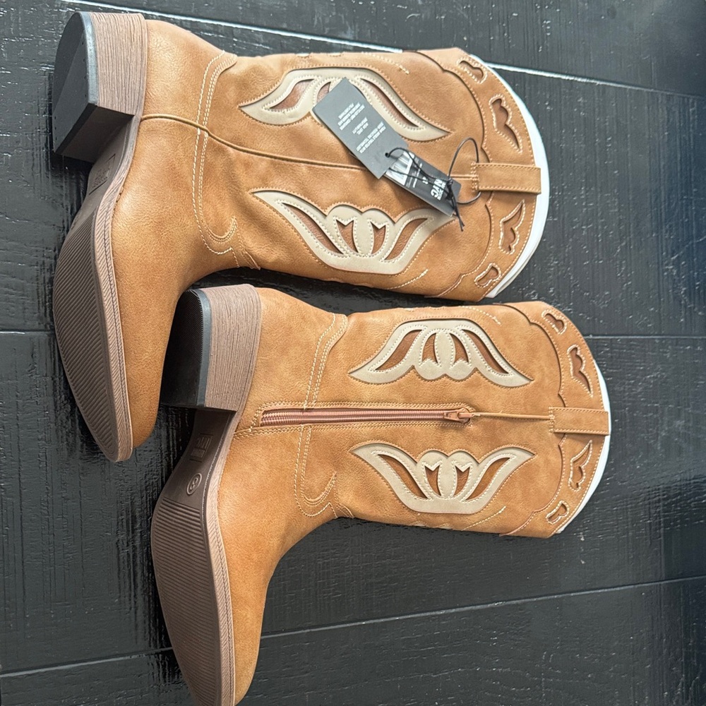 Elegant Tan Western Heeled Boots